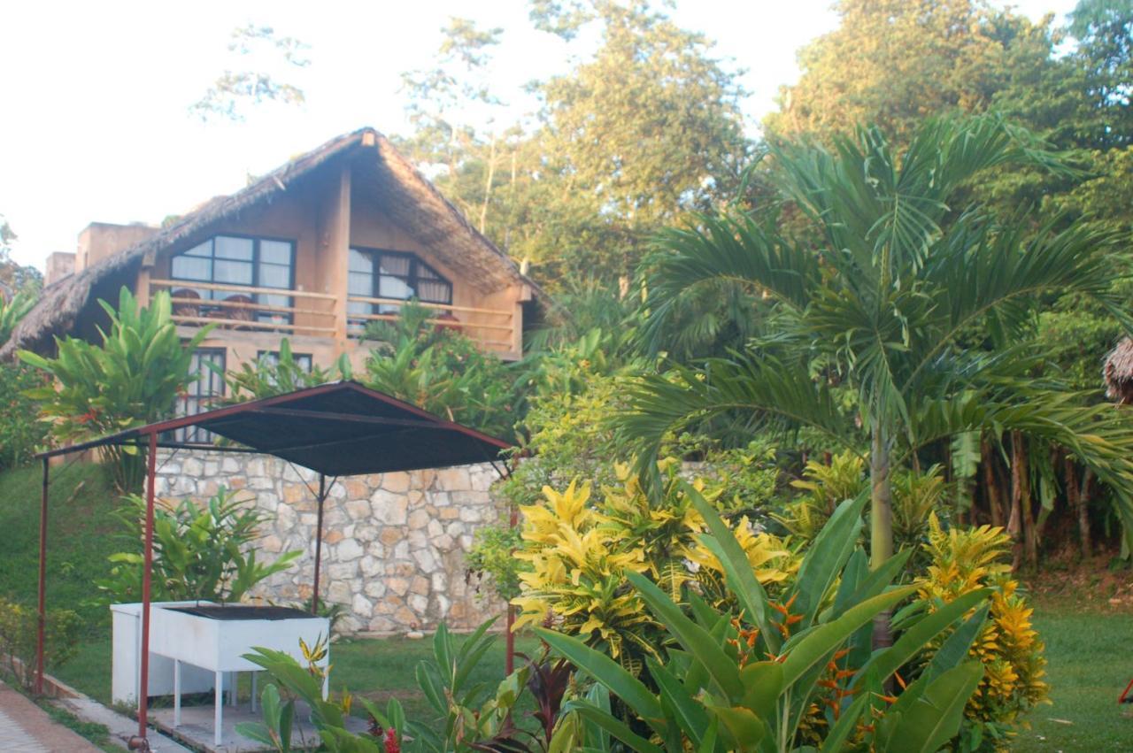 Axkan Palenque, Shows En Vivo & Gastronomia Mar Y Tierra & Travel Agency Exterior photo