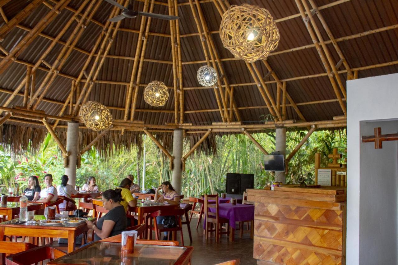 Axkan Palenque, Shows En Vivo & Gastronomia Mar Y Tierra & Travel Agency Exterior photo