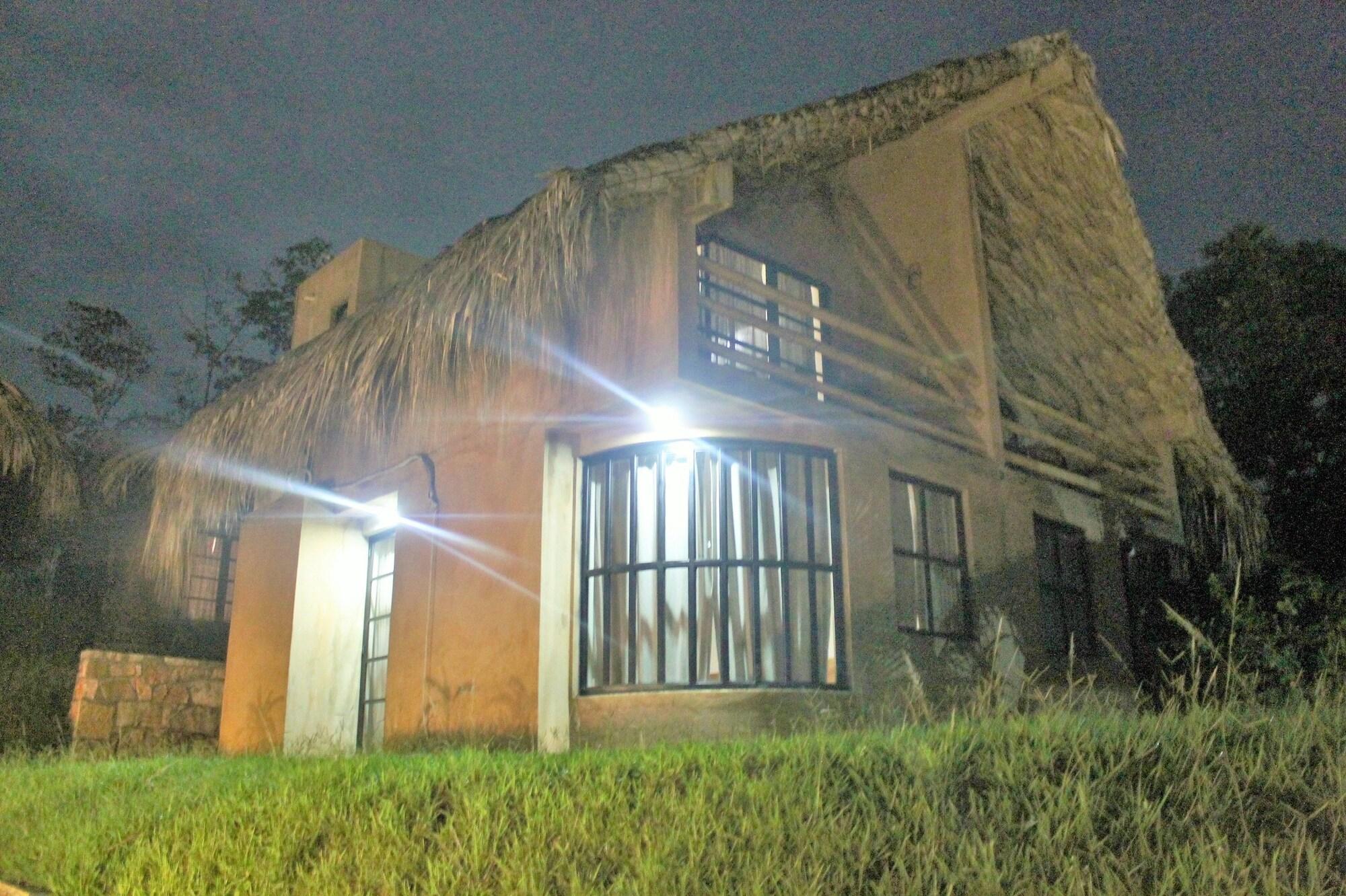 Axkan Palenque, Shows En Vivo & Gastronomia Mar Y Tierra & Travel Agency Exterior photo