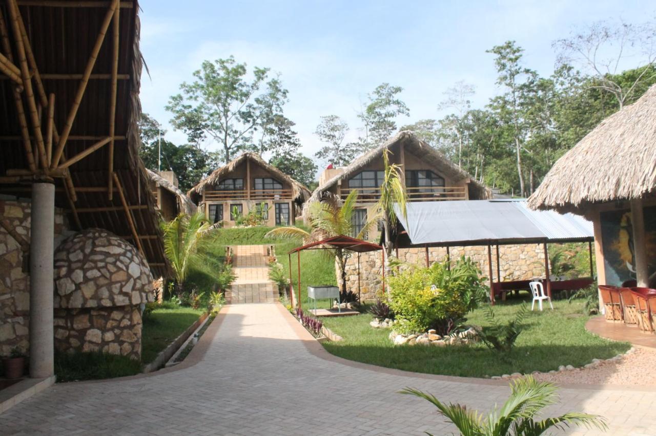 Axkan Palenque, Shows En Vivo & Gastronomia Mar Y Tierra & Travel Agency Exterior photo