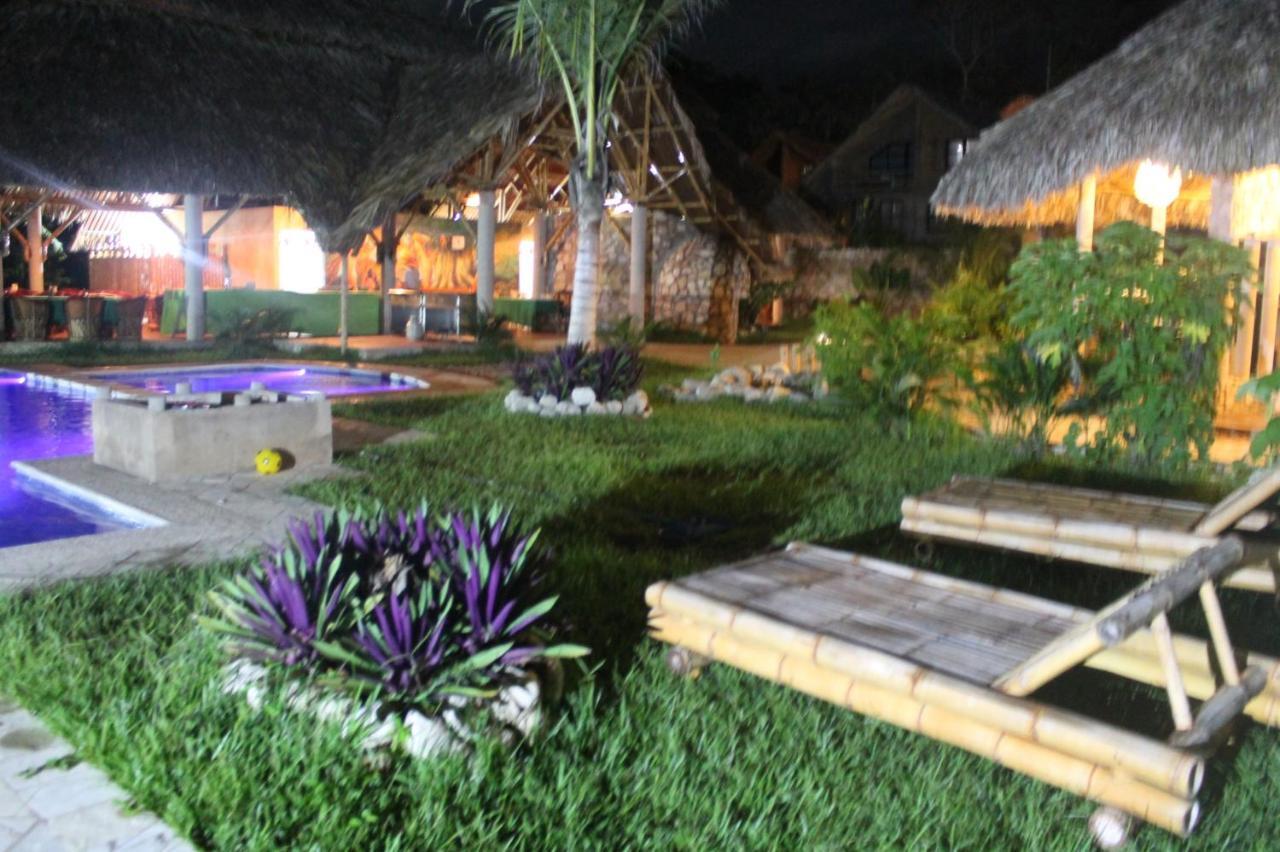 Axkan Palenque, Shows En Vivo & Gastronomia Mar Y Tierra & Travel Agency Exterior photo